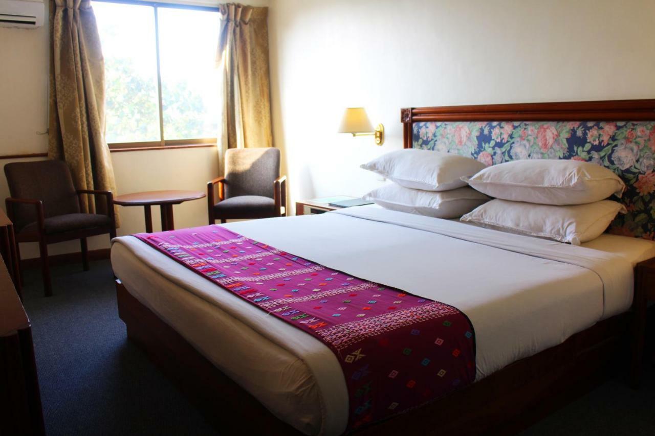Alfa Hotel Yangon Dış mekan fotoğraf