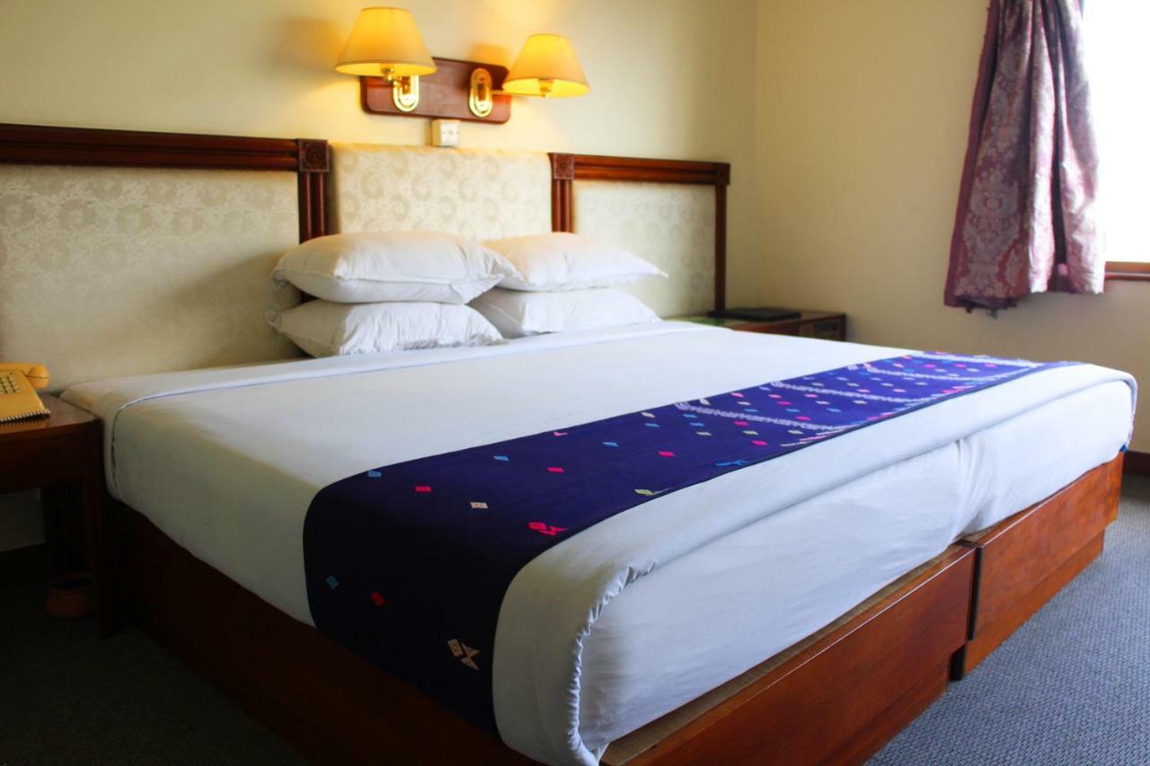 Alfa Hotel Yangon Dış mekan fotoğraf