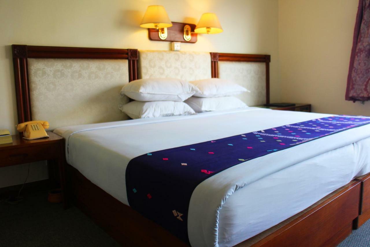 Alfa Hotel Yangon Dış mekan fotoğraf